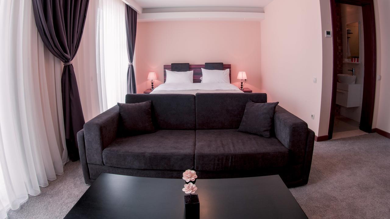 Semitronix Hotel Prishtina Пристина Екстериор снимка