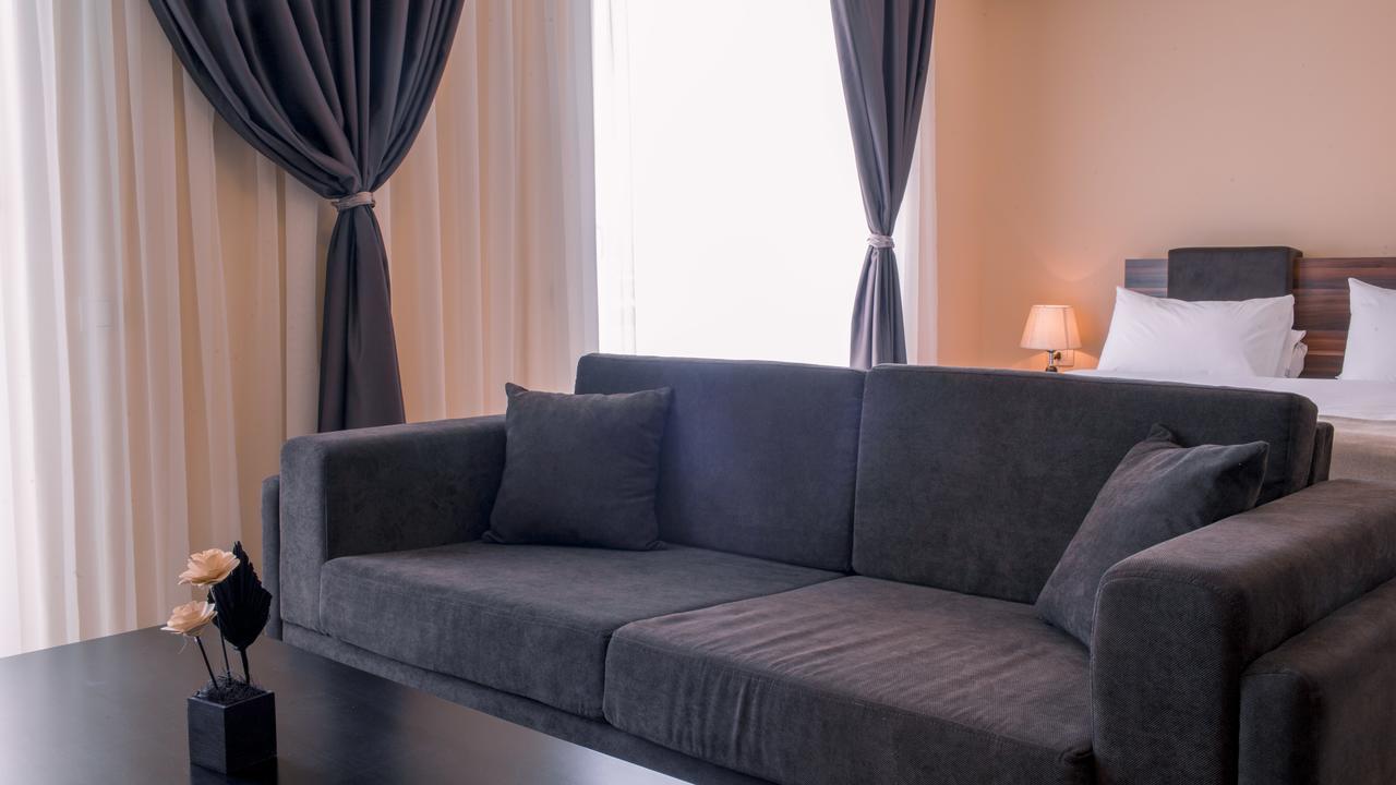 Semitronix Hotel Prishtina Пристина Екстериор снимка