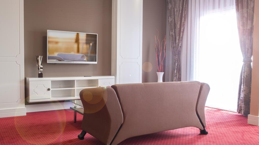 Semitronix Hotel Prishtina Пристина Екстериор снимка