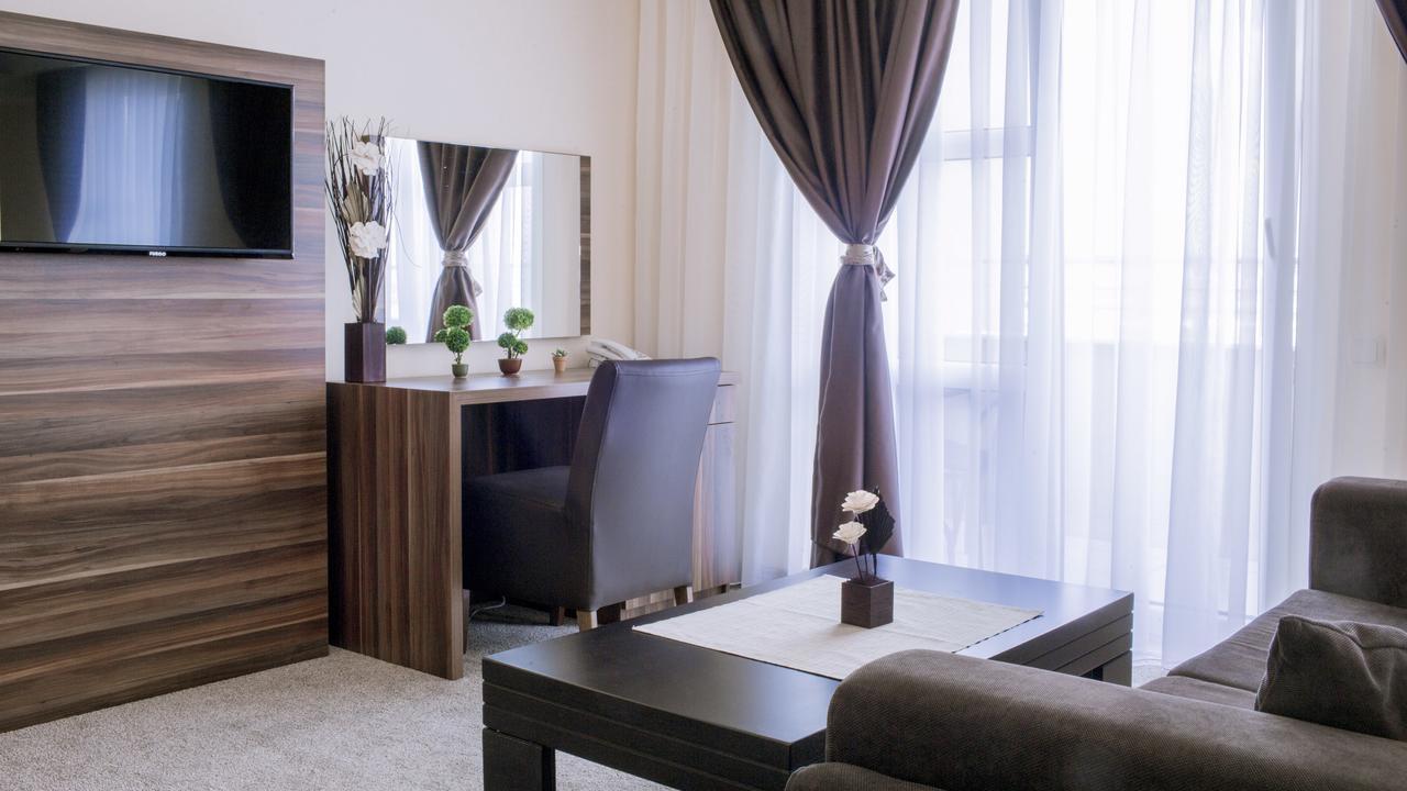 Semitronix Hotel Prishtina Пристина Екстериор снимка